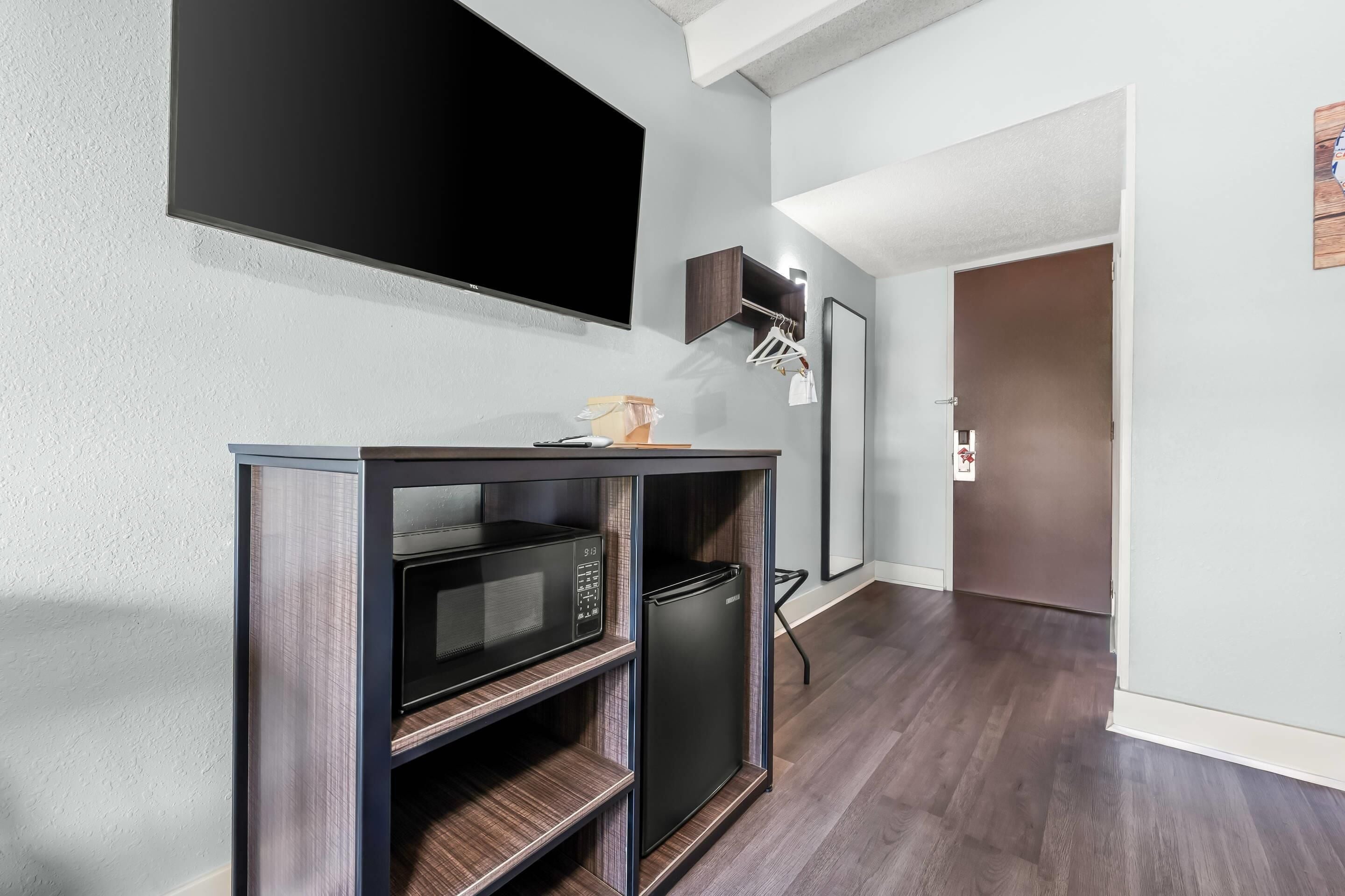 Room, 1 King Bed, Accessible, Non Smoking | Pillow-top beds, desk, laptop workspace, iron/ironing board