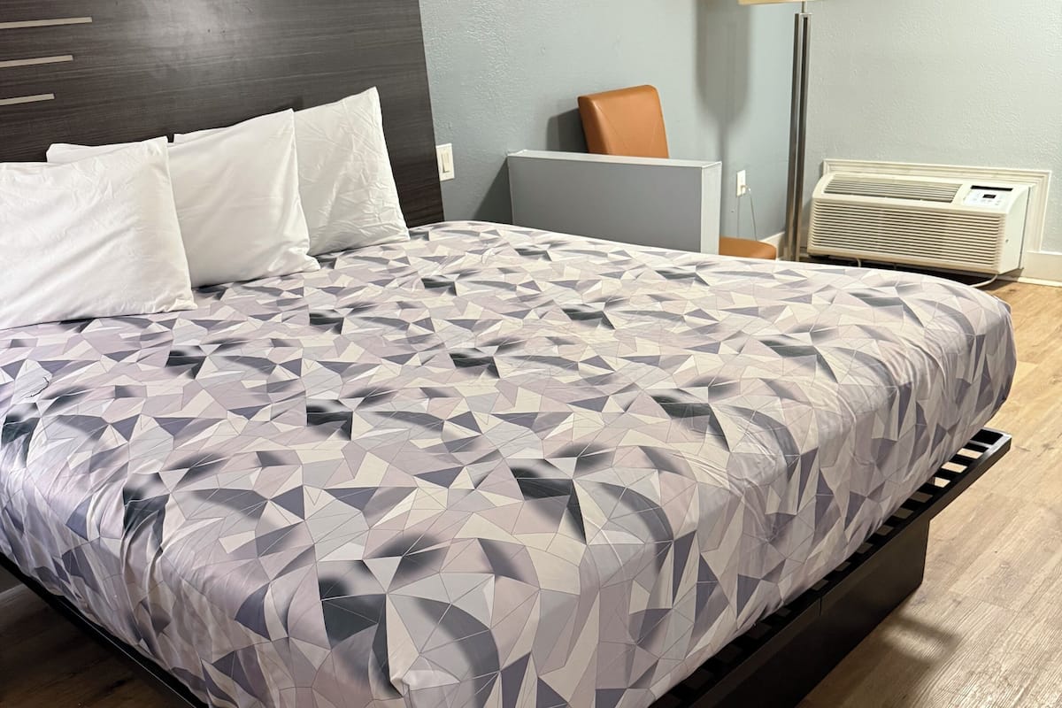 Room, 1 King Bed, Accessible, Non Smoking | 1 bedroom, pillowtop beds, desk, laptop workspace