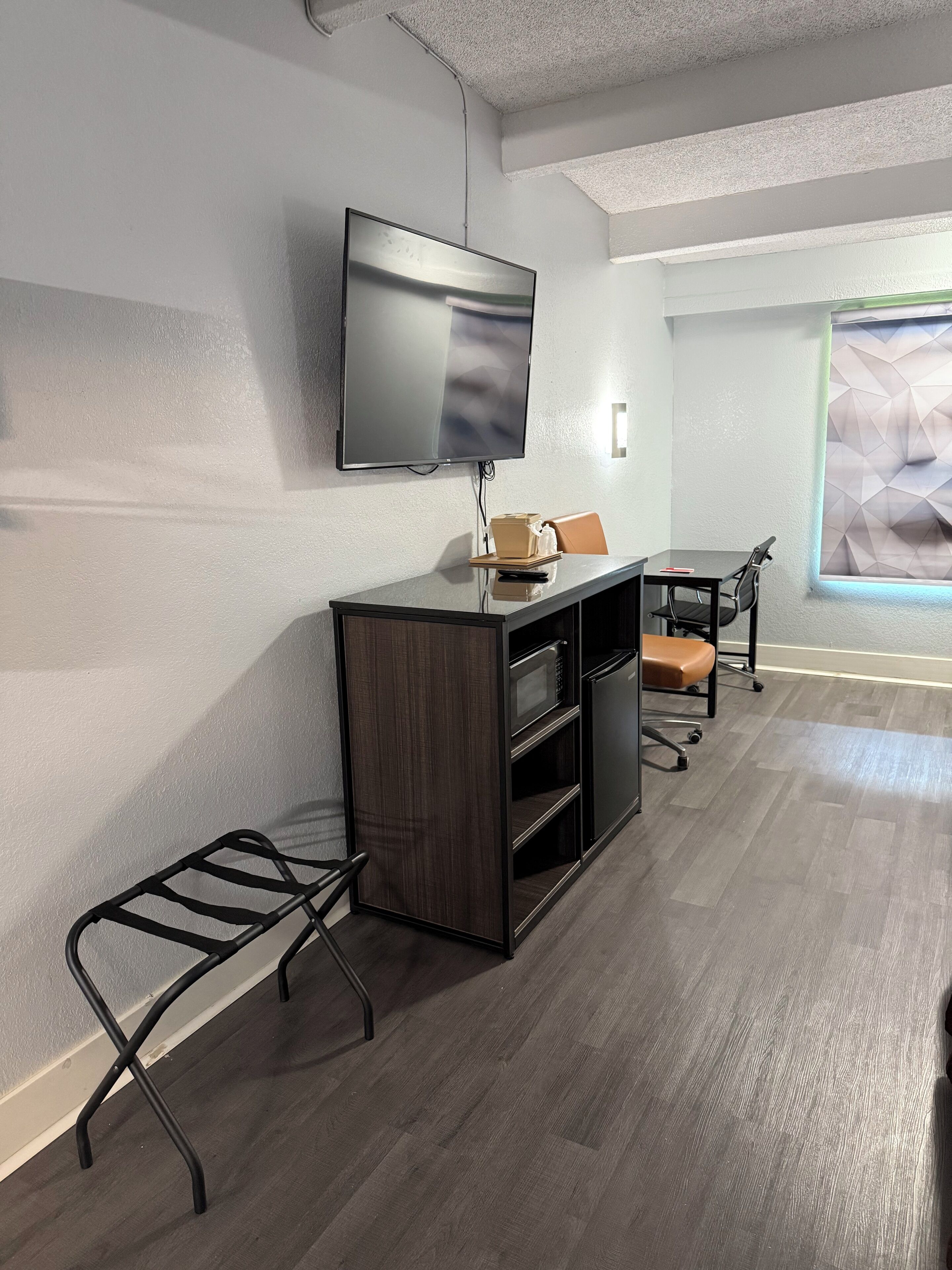 Rom – standard, 2 queensize-senger, ikke-røyk | Senger med overmadrass, skrivebord og skrivebord for bærbar PC