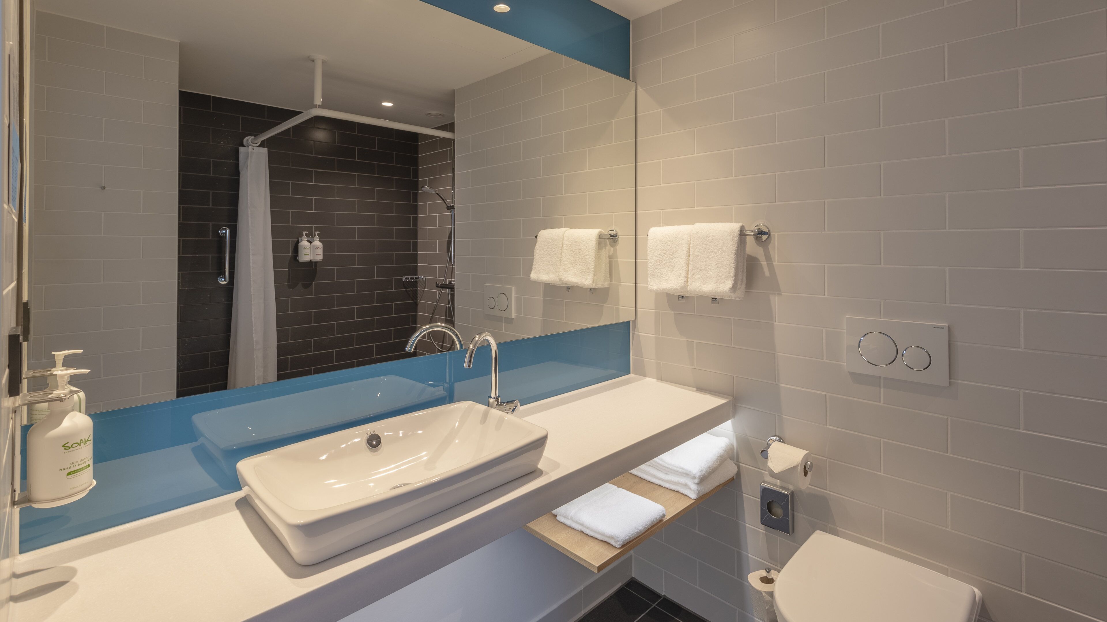 standard room, 1 queen bed, accessible bathtub | bathroom | shower, hair dryer, towels, soap