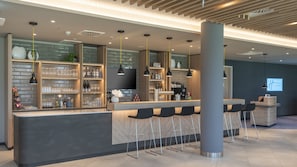 Bar (trong khuôn viên)