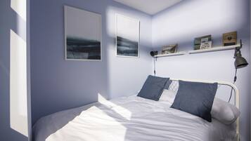 2 bedrooms, desk, iron/ironing board, Internet