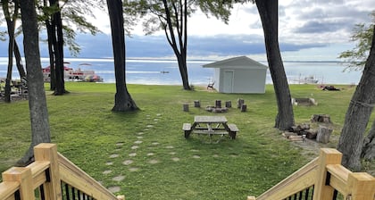 Six Bedroom Lakefront Home on Houghton Lake