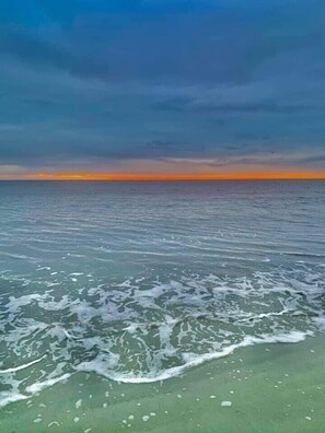 Una spiaggia nelle vicinanze