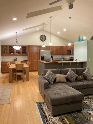 Living area - Farmhouse Style In The Woods With Private Trail (Greenbank)