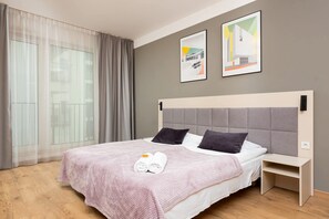 Iron/ironing board, WiFi, bed sheets
