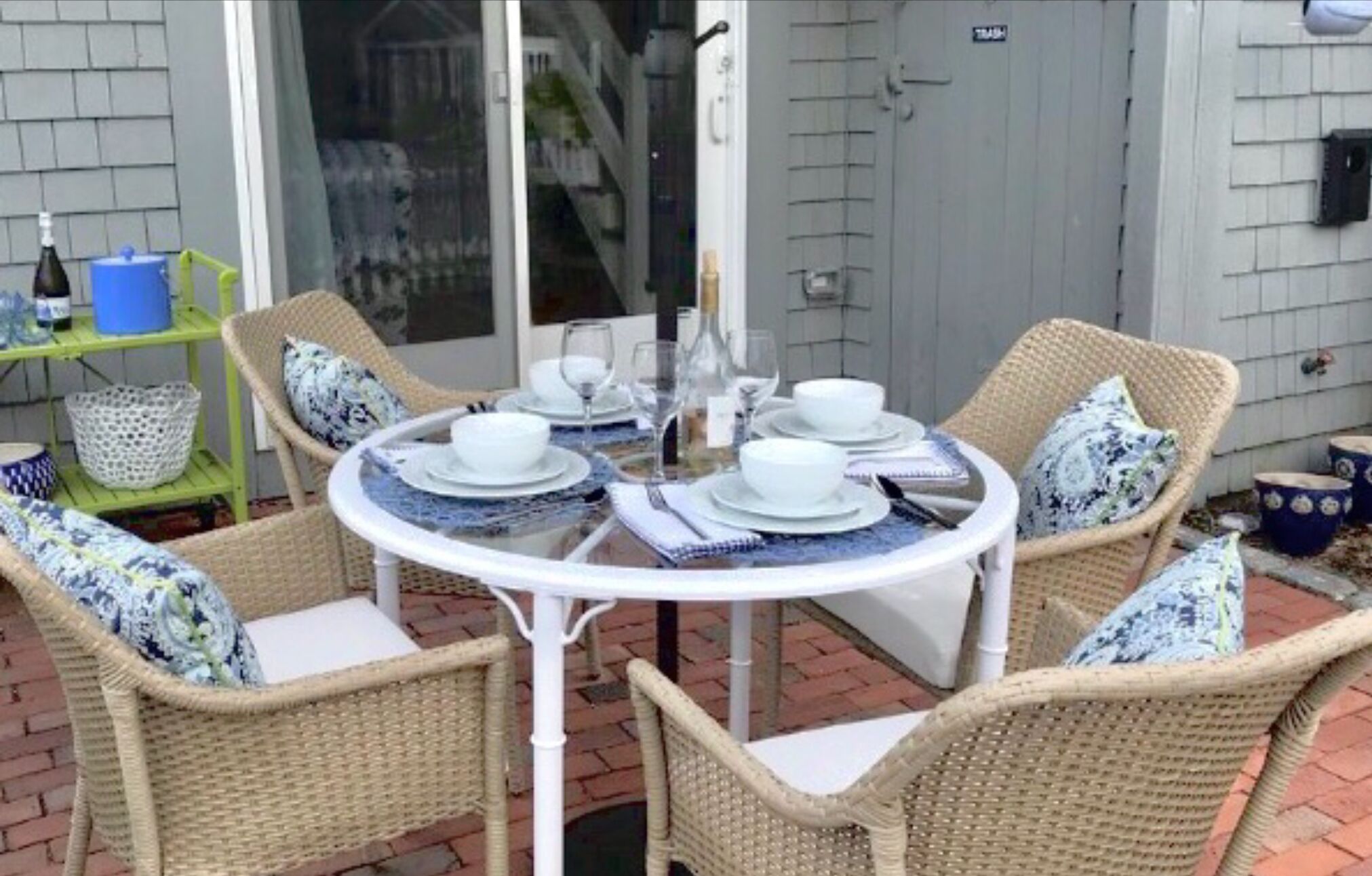 Charming, Beachfront Cottage, Designer Furnishings, Newly Renovated, 2bd/1.5bath