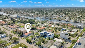 Exterior - Boutique Hotel 2 double beds with POOL, LOCATION! 1 block to BEACH/Restaurants (Deerfield Beach)