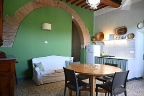 Dining - Bella Valle 3 Campagna, Relax in Giardino, Mare a 2 km e la Toscana Tuta Intorno (Toscana)