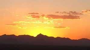 A sunset over a mountain range with a clear sky. - Private RV Site with Personal Observatory Access (Animas)