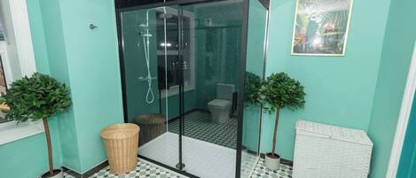 Bathtub, hair dryer, towels