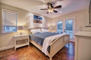 8 bedrooms, desk, free WiFi, bed sheets