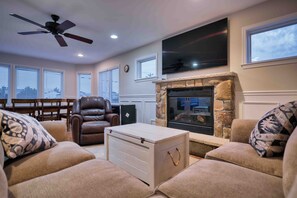 Smart TV, fireplace, table tennis