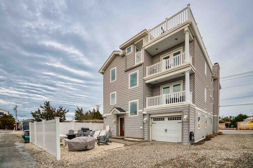 Beachside 8BR • 1 Block from Ocean • Welcoming Visitors for the 2026 World Cup!