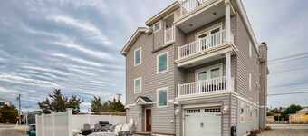 Beachside 8BR • 1 Block from Ocean • Welcoming Visitors for the 2026 World Cup!