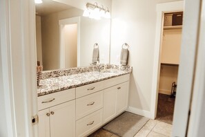 Combined shower/bathtub, hair dryer, towels, soap