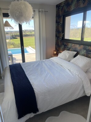3 bedrooms, in-room safe, iron/ironing board, travel cot