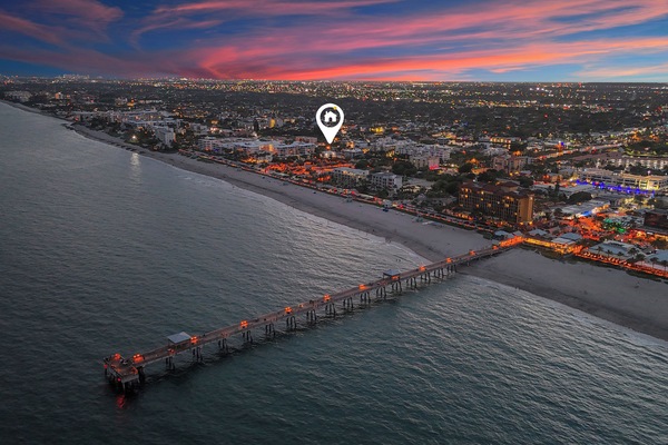 Perto da praia, espreguiçadeiras, toalhas de praia