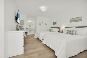 1 bedroom, in-room safe, WiFi, bed sheets - Boutique Hotel 2 double beds with POOL, LOCATION! 1 block to BEACH/Restaurants (Deerfield Beach)