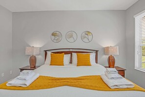 Rumah (5 Bedrooms) | 5 kamar tidur, ruang kerja ramah laptop, dan setrika/meja setrika