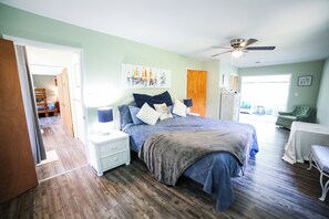 4 bedrooms, iron/ironing board, free WiFi, bed sheets