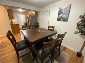 Dining - Windjammer! Pro Cleaned, Self Check In Sleeps 8 (Racine)