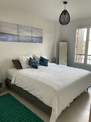 2 slaapkamers, een strijkplank/strijkijzer, gratis wifi, beddengoed