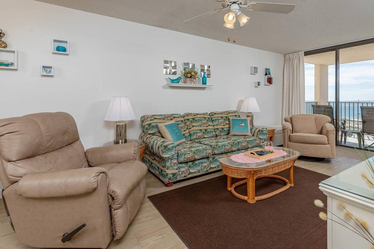 Condo, 1 Bedroom | Living room | 36-inch TV with digital channels