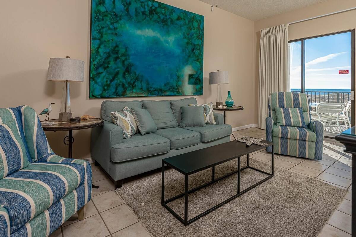 Condo, 1 Bedroom | Living room | 36-inch TV with digital channels