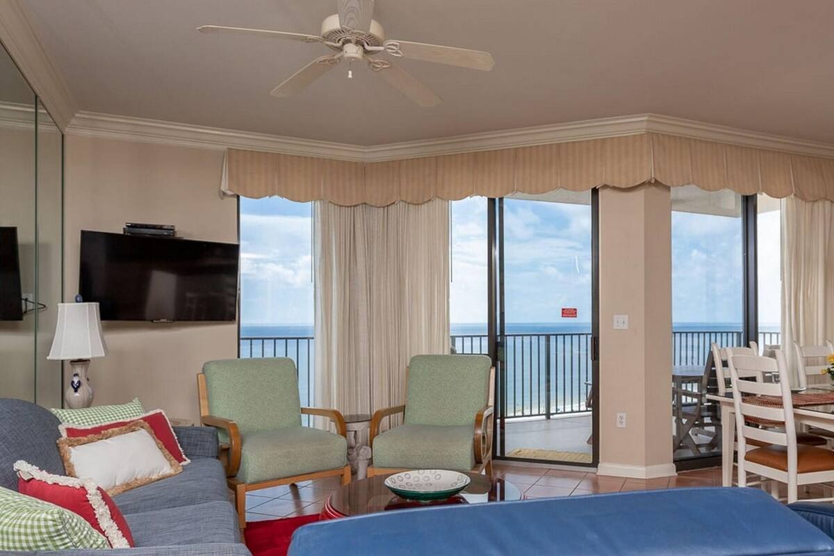 Condo, 3 Bedrooms | Living area | 36-inch TV with digital channels