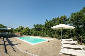 Outdoor pool, pool loungers - Villa Scarperia by MMega (Borgo San Lorenzo)