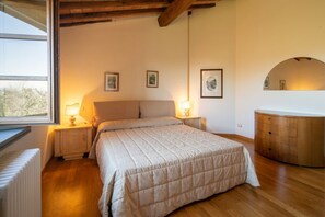 7 slaapkamers, een strijkplank/strijkijzer, wifi, beddengoed