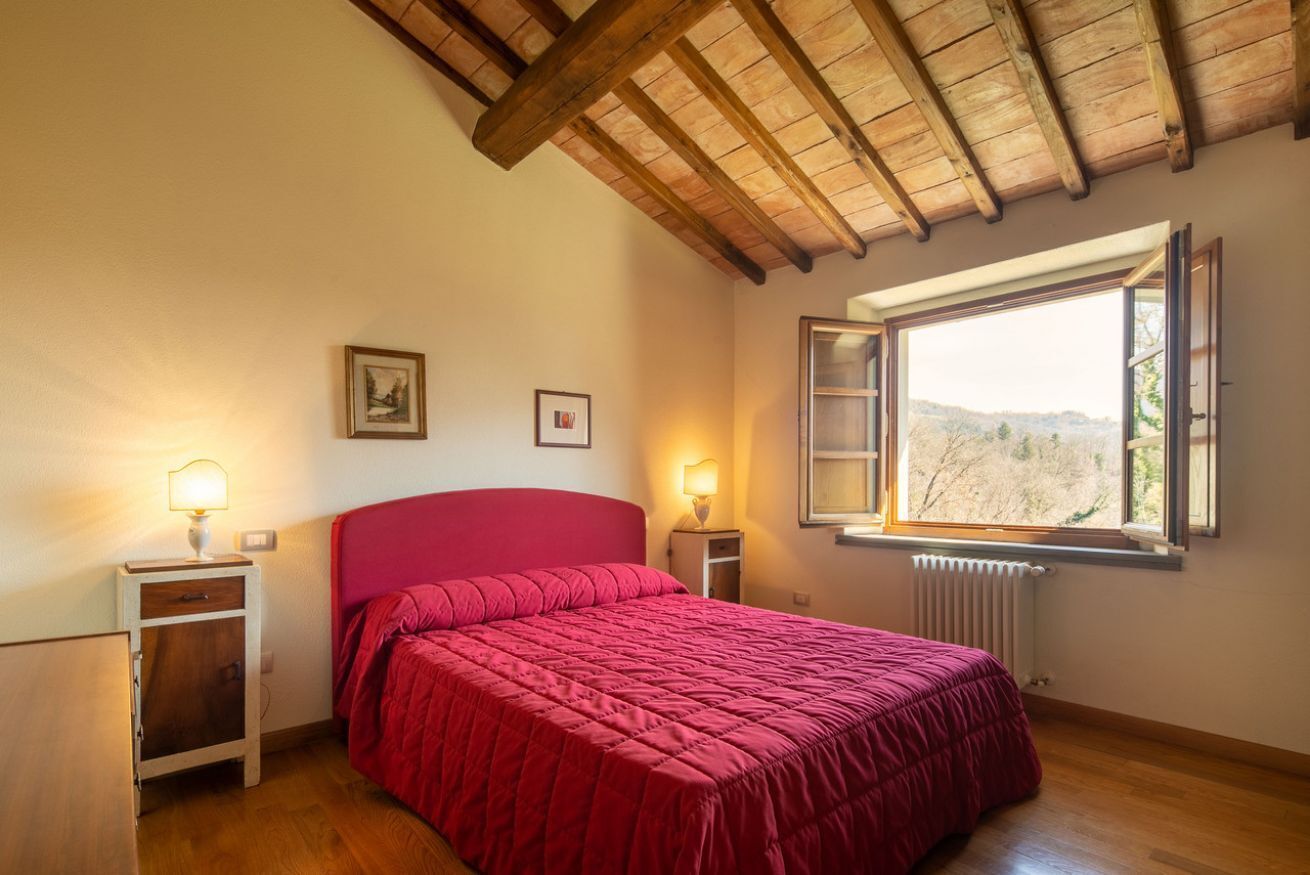 7 bedrooms, iron/ironing board, WiFi, bed sheets
