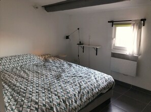1 makuuhuone, silitysrauta/-lauta, Wi-Fi, vuodevaatteet