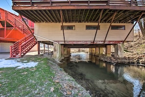 Exterior - Creek Access & Deck: ‘Runningwater’ Lancaster Gem (Lancaster)
