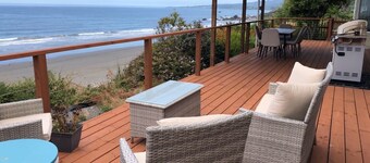 Your private beach front holiday Villa Redwood coast, sandy beach, views galore!