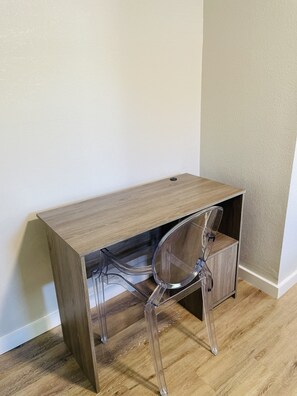 Interior - Hidden Gem-10 minutes to DT Chatt! Perfect for teleworkers, small families, etc. (Rossville)