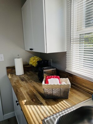 Interior - Hidden Gem-10 minutes to DT Chatt! Perfect for teleworkers, small families, etc. (Rossville)