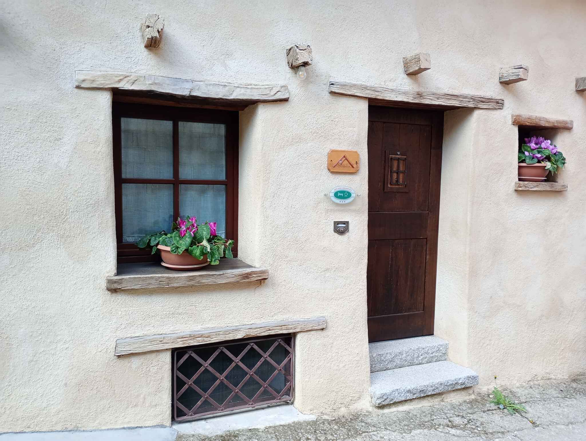 Holiday apartment Independent studio in a typical Fonnese house with WiFi and free parking spaces as well as a reading corner