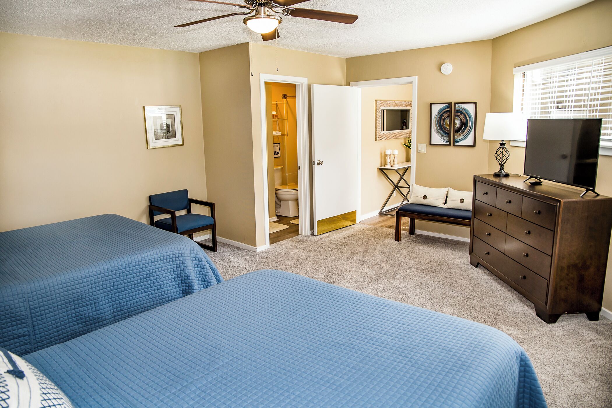 3 bedrooms, iron/ironing board, WiFi, bed sheets