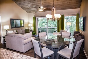 TV - 🌄Resort Vacations at Fairfield Glade TN Spacious 2 bedroom plus loft villa (Fairfield Glade)