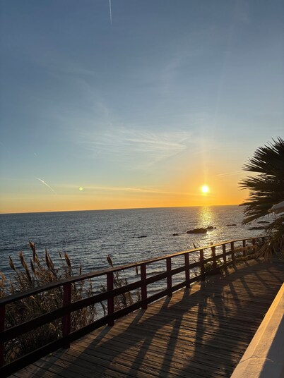 Family Friendly Villa with Sea Views – Short Walk to Beach & Town