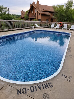 Piscine extérieure, piscine chauffée