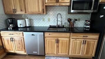 Fridge, microwave, stovetop, dishwasher
