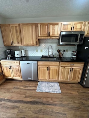 Refrigerador, microondas, parrilla de estufa y lavavajillas