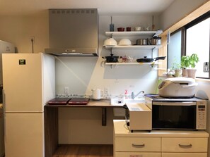 冰箱、微波炉、烤面包机、厨具/餐具