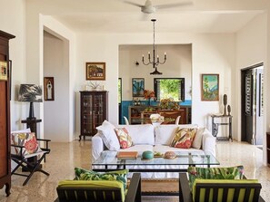 Smart TV, books, stereo