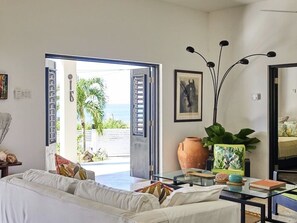 Smart TV, books, stereo