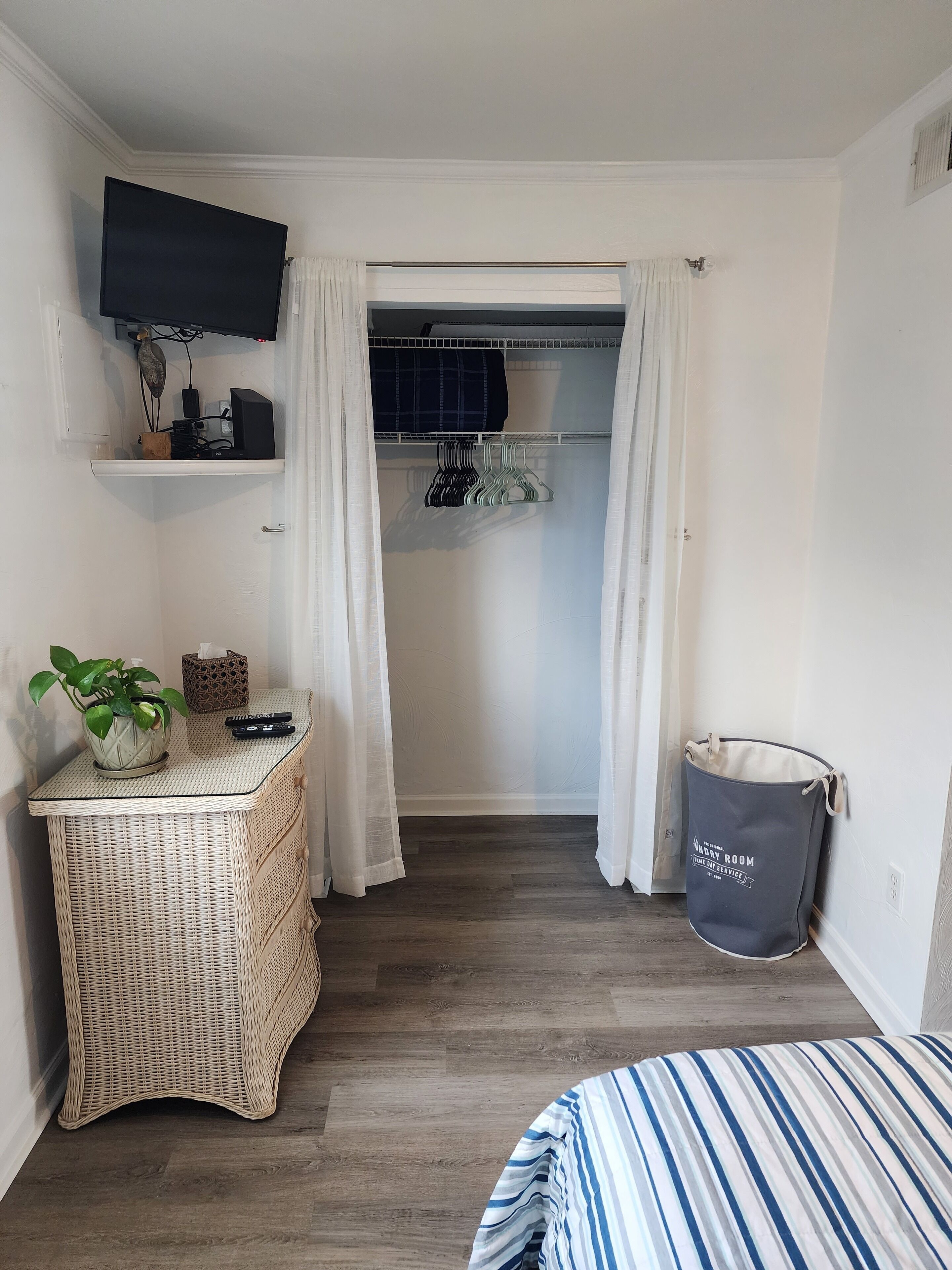 1 多间卧室、熨斗/熨衣板、WiFi、床单