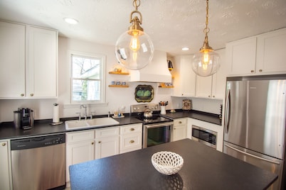The Classic City Cottage-1 Mile from Downtown Athens!